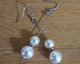 Boucles d'oreilles longues avec perles nacrées