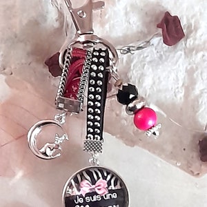 “I’m a rocking mom” key ring in silver metal, curved glass cabochon