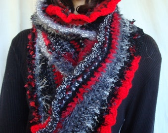 red and black scarf   longue écharpe rouge et noire fait main