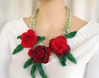 FLORAL NECKLACE collier  trois roses pourpre   fait main