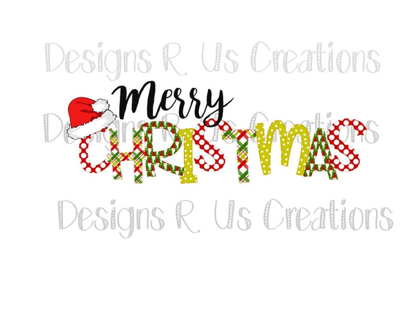 Op de afbeelding: Een feestelijke kerstgroet met de woorden "Merry Christmas" in een kleurrijk, gepatroneerd lettertype. Het woord "Merry" is in zwart en het woord "Christmas" is in rood, geel, groen en wit met stippen en ruitjespatronen. Een rode kerstmanmuts met witte rand bevindt zich boven het woord "Merry".