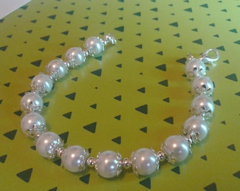White Pearl bracelet with silver cups smooth