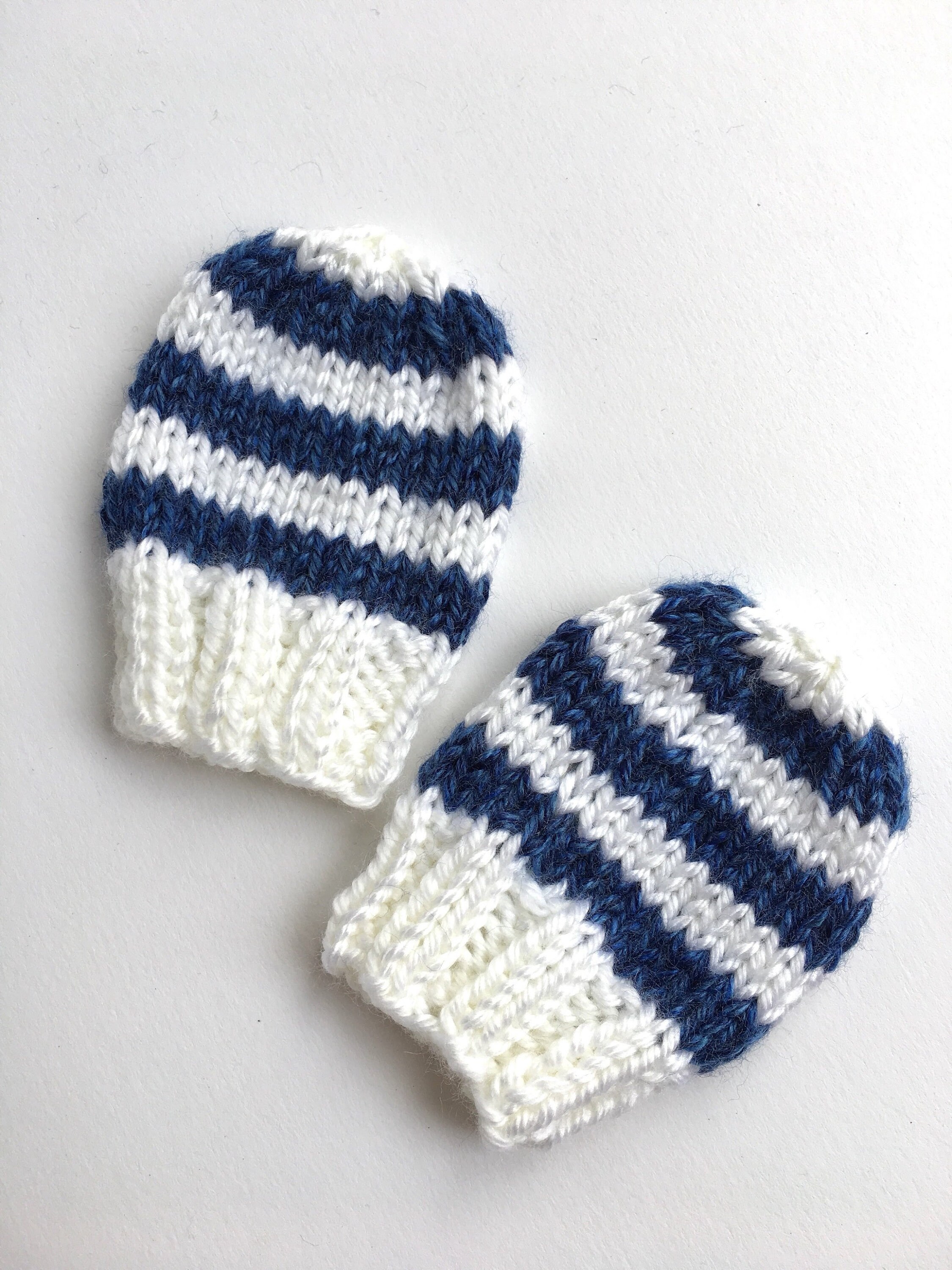 Baby Scratch Mittens Pattern - Super Easy Newborn Mittens Knitting ...