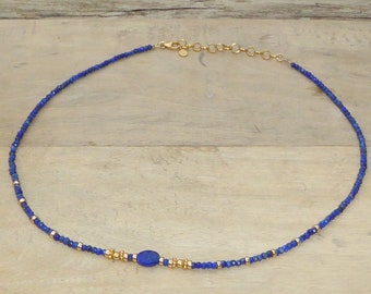 Collier lapis-lazuli et plaqué or, ras de cou bleu pierre naturelle et doré, collier perles pierre lapis-lazuli