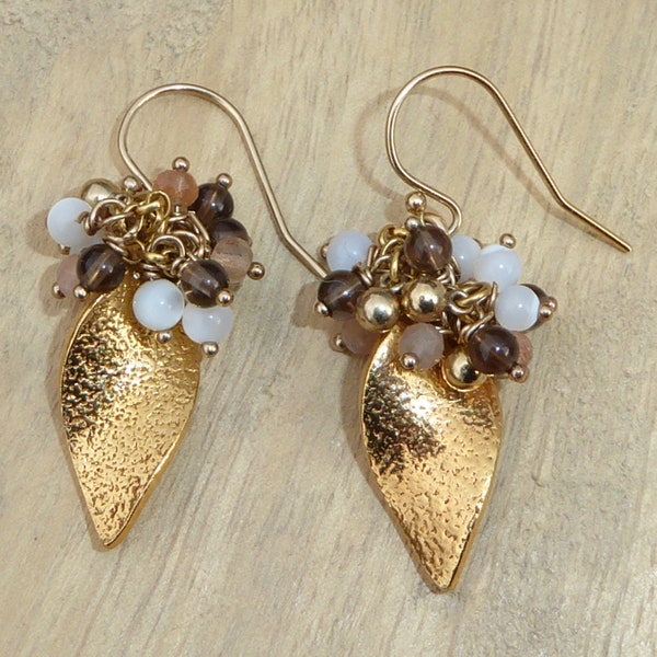 Boucles d'oreilles or vermeil et pierres, boucles d'oreilles pierre de soleil, quartz fumé, nacre et vermeil