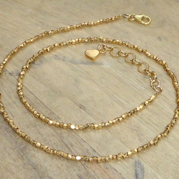 Goldene Halskette, zartes Choker-Halsband aus 14-karätigen vergoldeten Perlen