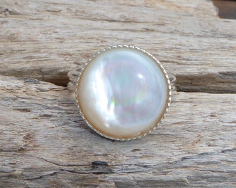 925 silver ring and white mother-of-pearl, solitary ring round stone adjustable size, white stone ring, white crimped stone ring