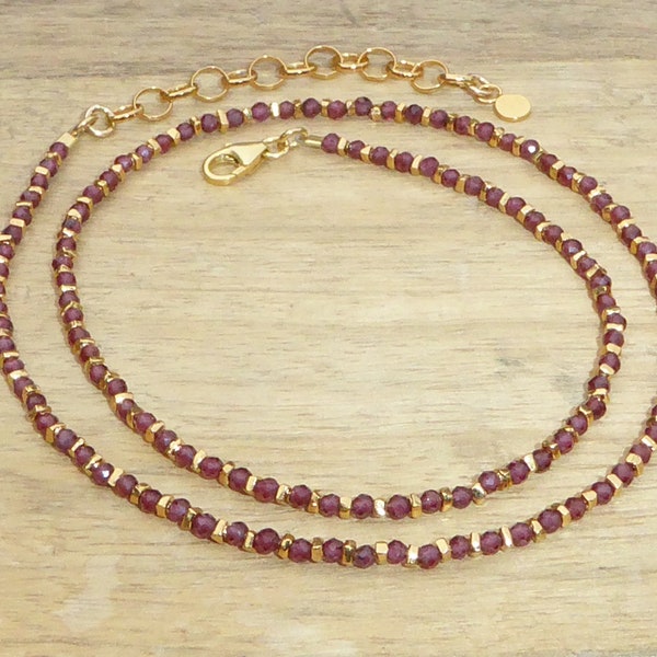 Collier grenats et vermeil, fin ras de cou plaqué or et pierre rouge