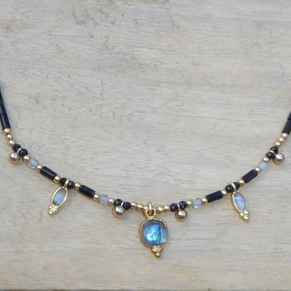 Collier spinelle plaqué or, ras de cou noir pierre naturelle et vermeil, collier perles pierre noire onyx, spinelle et labradorite