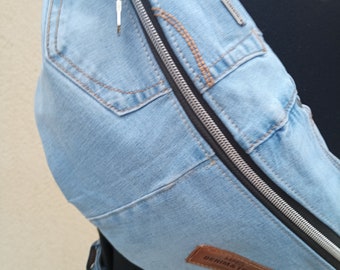 Sac banane en jean recyclé ,pochette ventral ,denim ,jean clair ,jean foncé ,tendance ,pratique ,cadeaux ,fête des mères ,unique