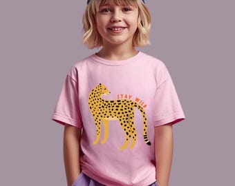Gefleckte Gepard Illustration Kinder T-Shirt | Verspielte Tier Grafik