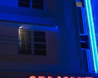 Impresión fotográfica nocturna de neón Art Deco del Hotel Crescent de Miami Beach
