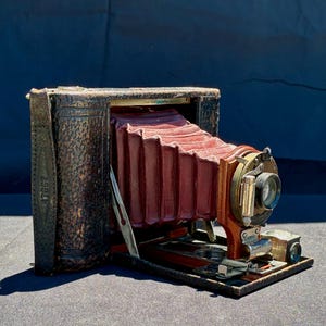 Appareil photo Kodak de poche pliant n° 2 c1910 modèle C base en bois à soufflet marron