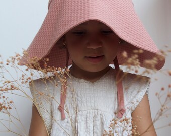 Sunbonnet for babies and toddlers in organic cotton or linen fabric, bohemian style summer hat for protection baby