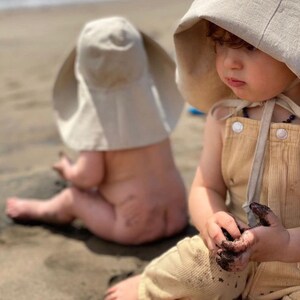 Zonnemuts voor baby's en peuters van biologisch katoen of linnen, zomerhoed in boho-stijl ter bescherming van de baby afbeelding 7