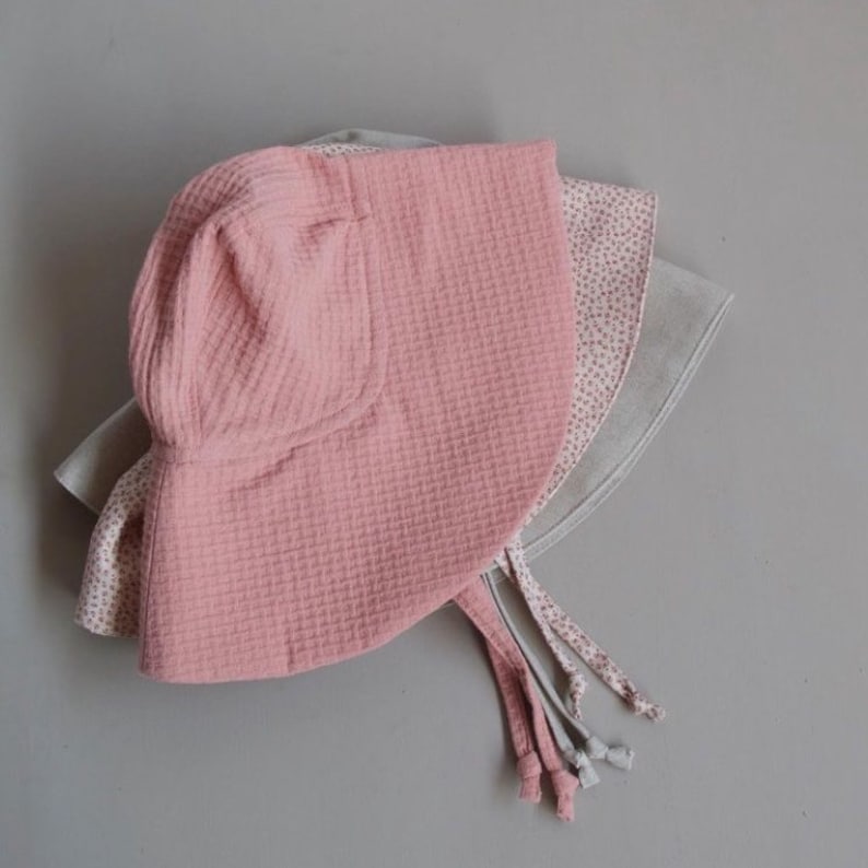 Zonnemuts voor baby's en peuters van biologisch katoen of linnen, zomerhoed in boho-stijl ter bescherming van de baby afbeelding 1