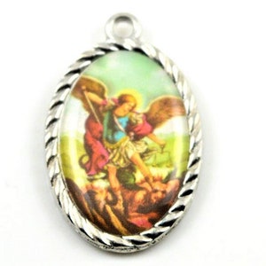 Médailles =  x1 Michael Archange ,Notre Dame de Lourdes, Notre Dame de Guadalupe ,Pendentif Double Face 29 x 20 mm Trou 3 mm Epaisseur 3 mm