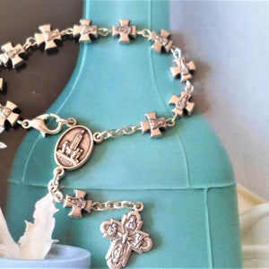 Grand Pendentif Dizainier Religieux En Métal Argenté - Occasion