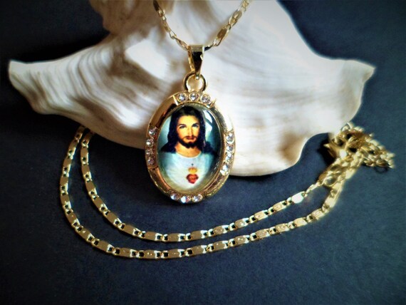 Heart of Jesus Pendant Necklace in Crystal Gold Plated chaine 43