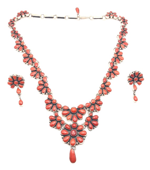 Brilliant Vintage Native American Navajo Coral Sterling Silver Necklace Brilliant Vintage Native American Navajo Coral Sterling Silver Necklace