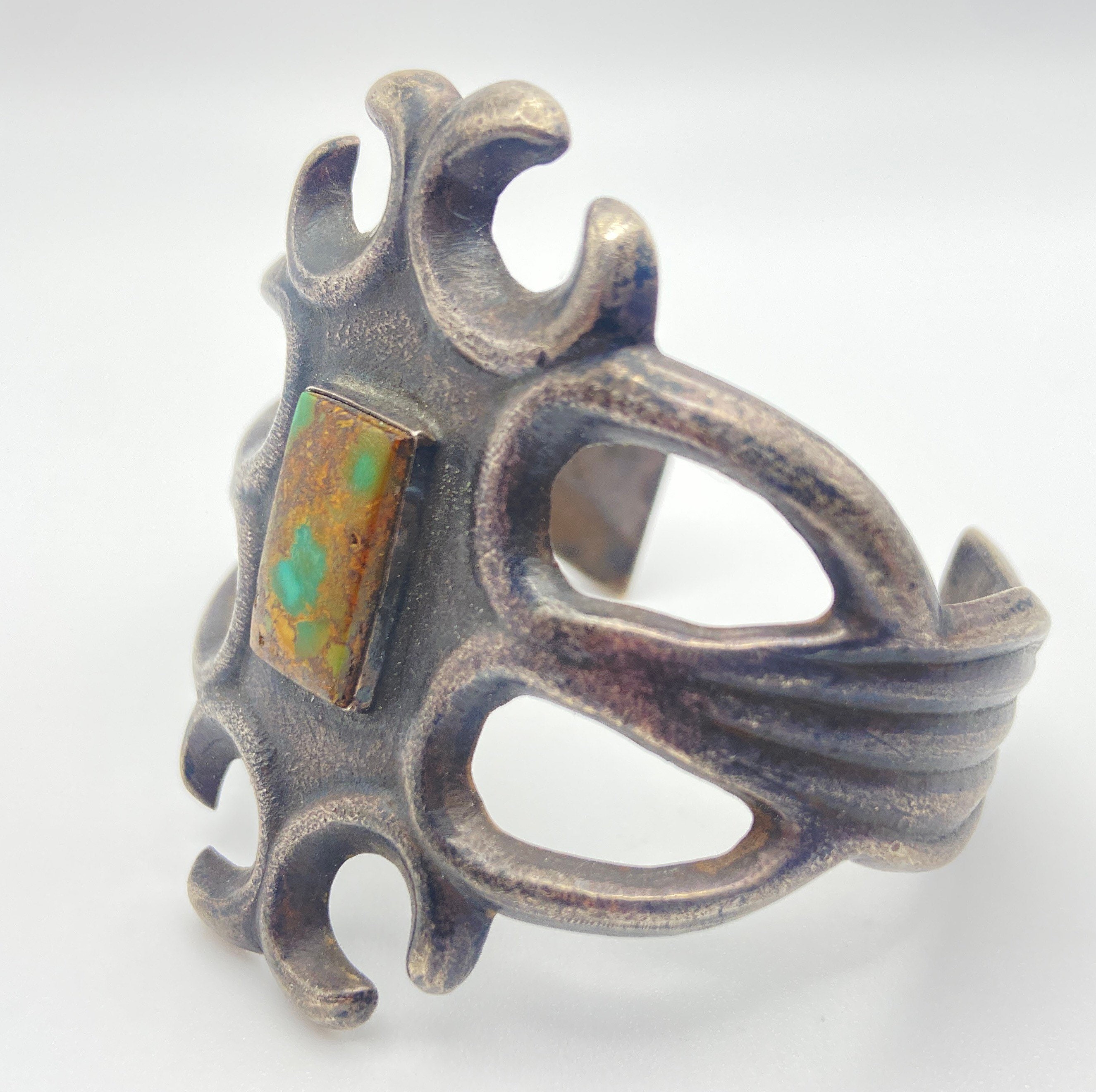 アクセサリー Vintage Navajo Sand Cast Bangle starring il_fullxfull.4659970312_cx7v.jpg