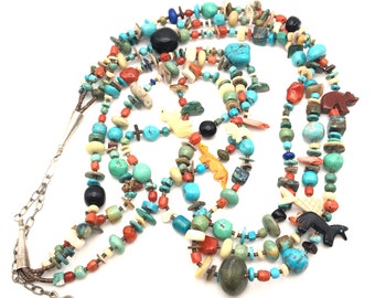 Collar vintage nativo americano hecho a mano con múltiples piedras preciosas y fetiches tallados