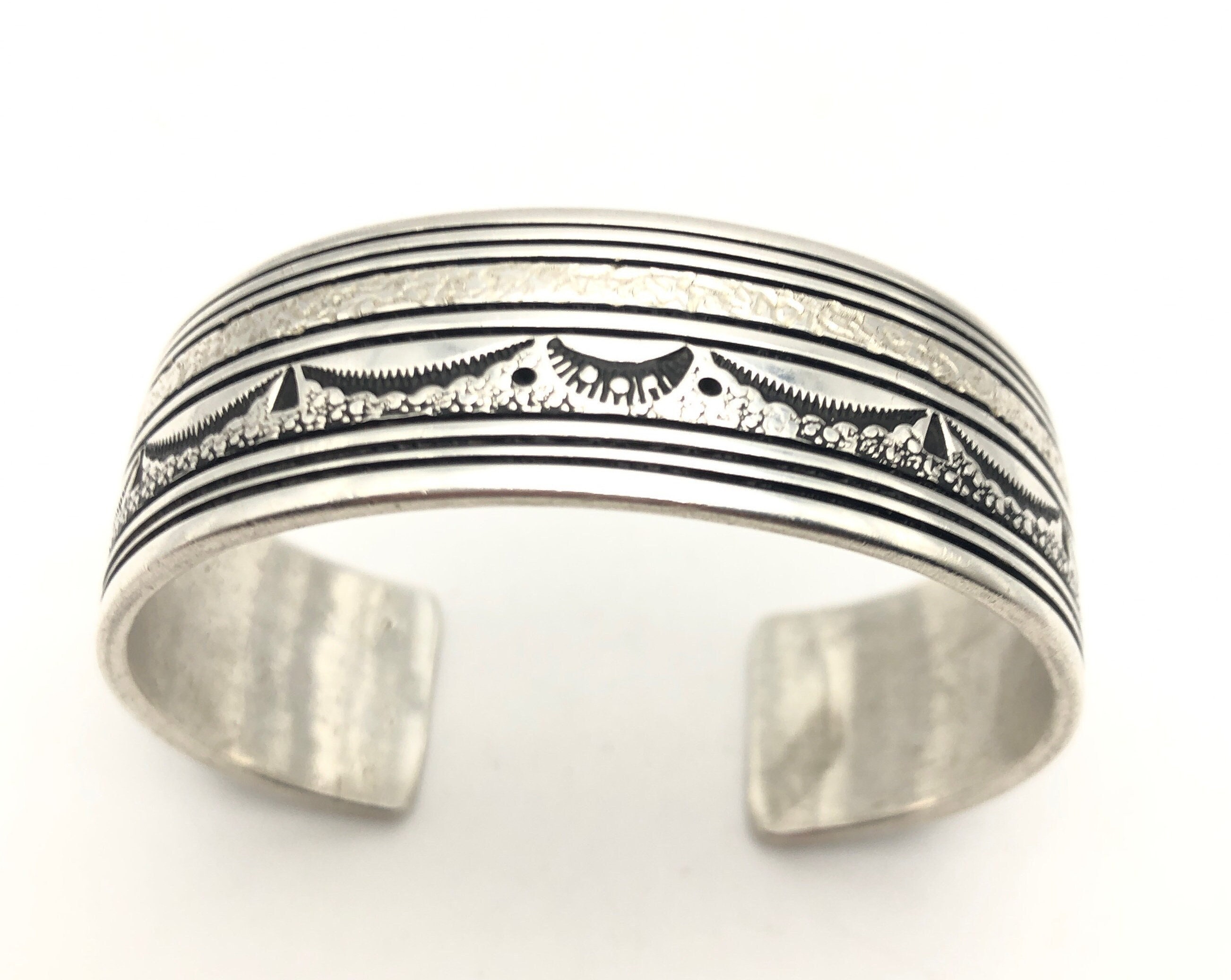 ブレスレット Numbering Navajo Symbol Cuff Bracelet #5950 5BSA090 Signed Navajo Stamped Sterling Silver Cuff Bracelet | eBay