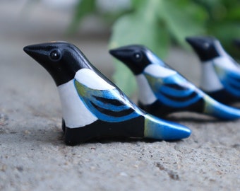 Shimmery Black-Billed Magpie Figurine