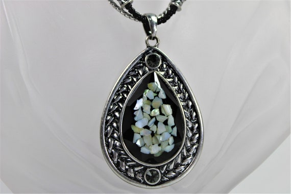 Vintage Laura Ashley Teardrop Pendant Necklace - image 4