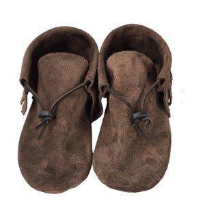 Frontier Fringed Moccasin Shoe for Men | Suede Leather Fringe Turnshoe for Rendezvous, Mountain Men, Reenactment | Genuine Leather Footwear bild 3
