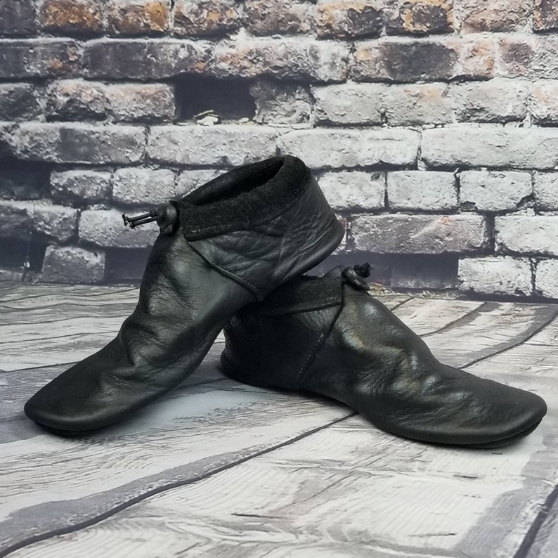 Handmade Leather Moccasins Outdoor Footwear for Him Leather Moccasin Shoes Men/'s Cowhide Dakota Moccasin Rugged Leather Moccs