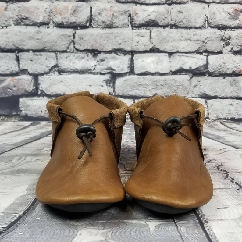 Handmade Leather Moccasins Outdoor Footwear for Him Leather Moccasin Shoes Men/'s Cowhide Dakota Moccasin Rugged Leather Moccs