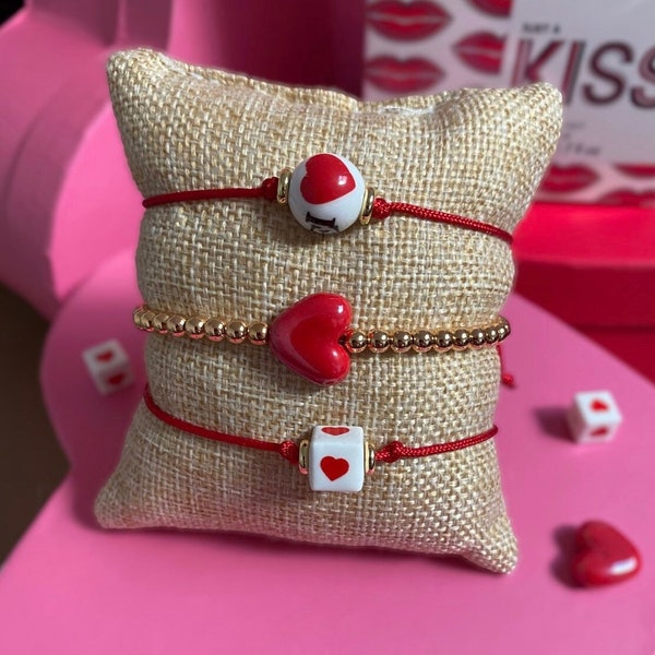 Bracelet d’amour , cordon rouge bracelet kabbale avec perles porcelaine saint Valentin