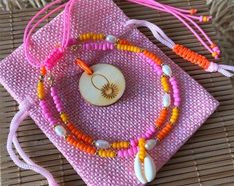 Minimalistische choker ketting, ketting met kleine kraaltjes, levendige sieraden, ketting met gekweekte parels, ketting met hanger van kauri schelp
