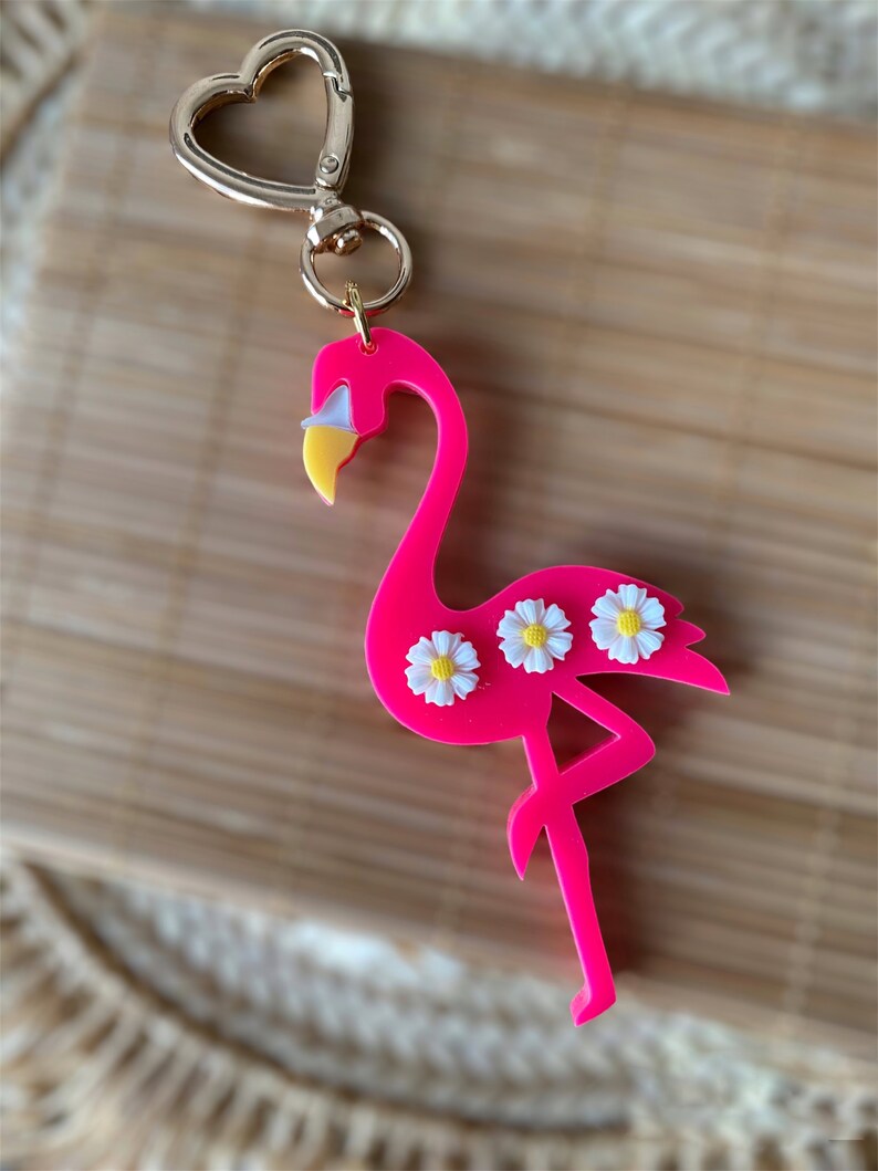 porté clés acrylique flamant rose , bijoux dété ,marguerites image 2