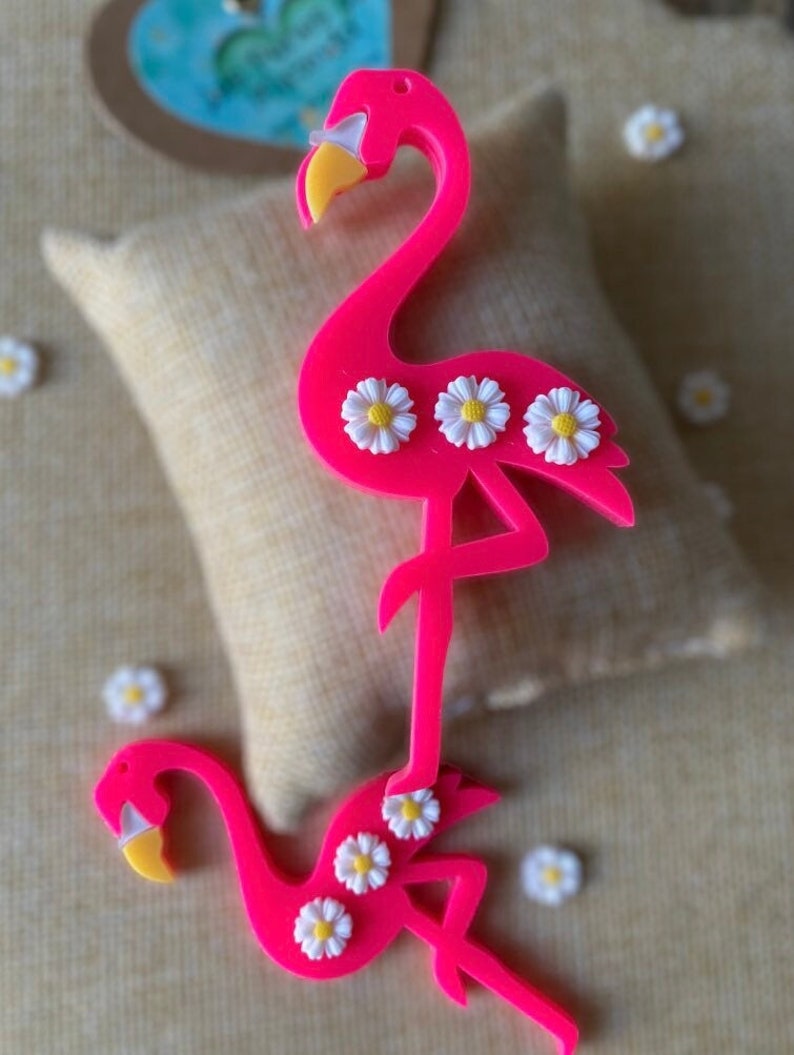 porté clés acrylique flamant rose , bijoux dété ,marguerites image 5