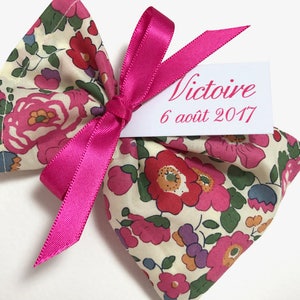 Lot de 5 sachets de dragées personnalisés en Liberty Betsy fuchsia image 4