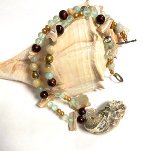 Real shell necklace with beads, Mother of Pearl shards,l Oyster shell pendant, Beach jewelry, Summer jewelry, Coastal Necklace for a woman