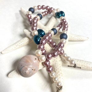 Shark&#39;s Eye shell necklace with beads, Beach jewelry, Coastal necklace, Faux pearl beads, Mauve in color, Cosplay accessory