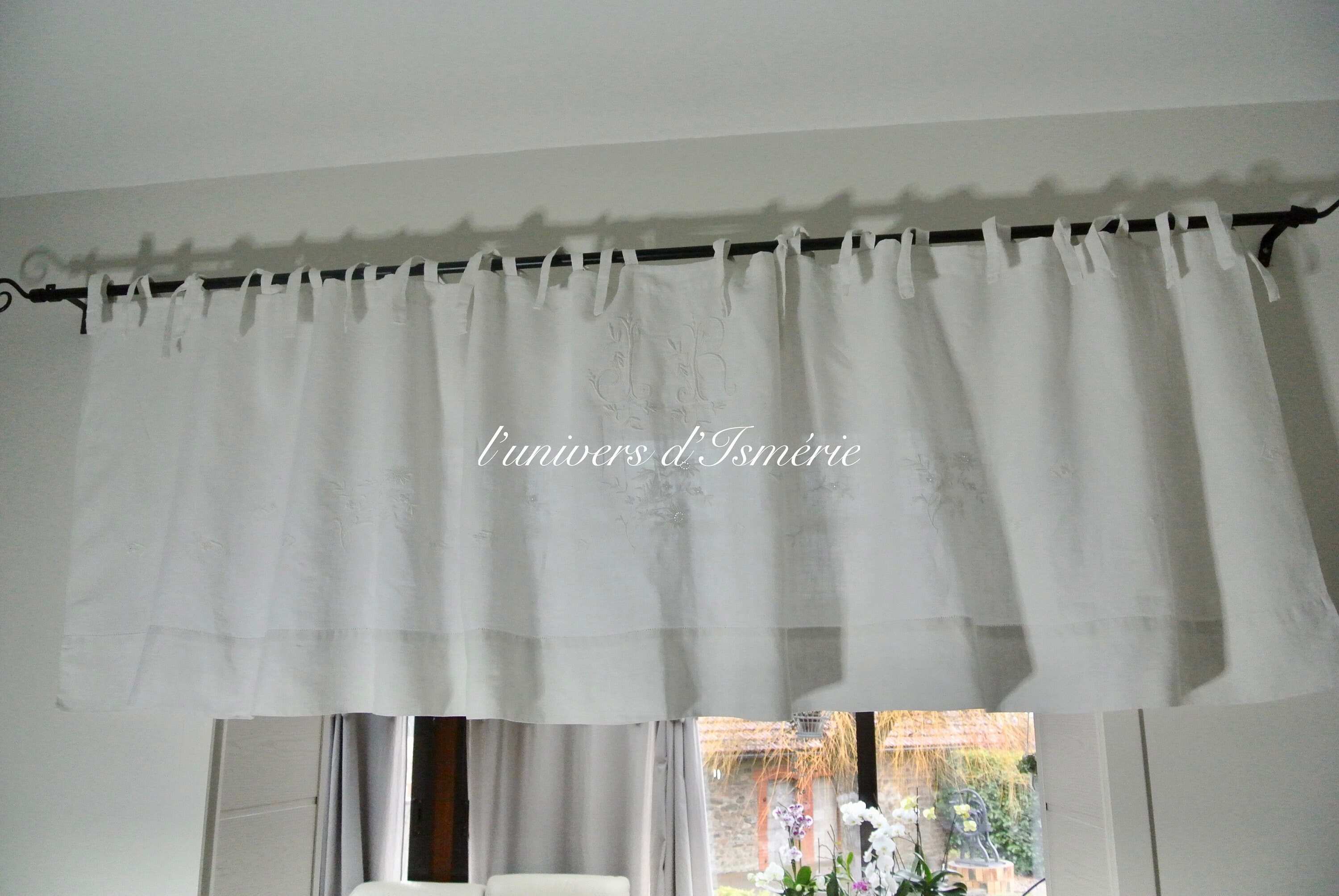 Cantonnière en Toile Ancienne , Monogramme et Broderie