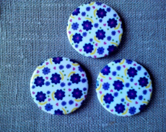 Button magnets round daisy motif