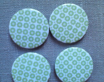 Button magnets round flower pattern