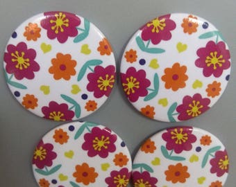 Daisy pattern magnets