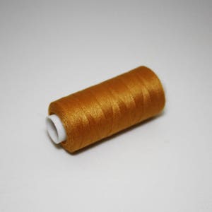 Bobina di filo da cucito color ocra da 350 m, filo da cucito color ocra 100% poliestere