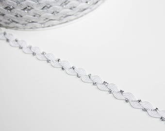 White and silver rickrack trim, 6 mm, serpentine, white and silver, 1 m