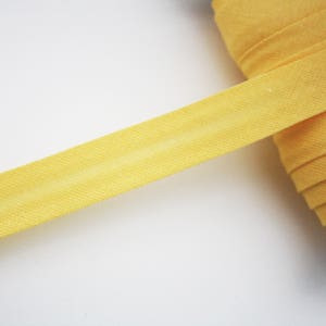 Plain pastel yellow bias, 18 mm, universal pré-plissée cotton bias