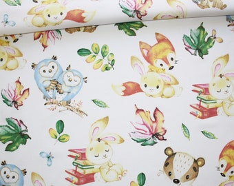 Tissu animaux de la forêt et feuilles d'automne sur un fond blanc en coton imprimé oeko tex GRAND MOTIF