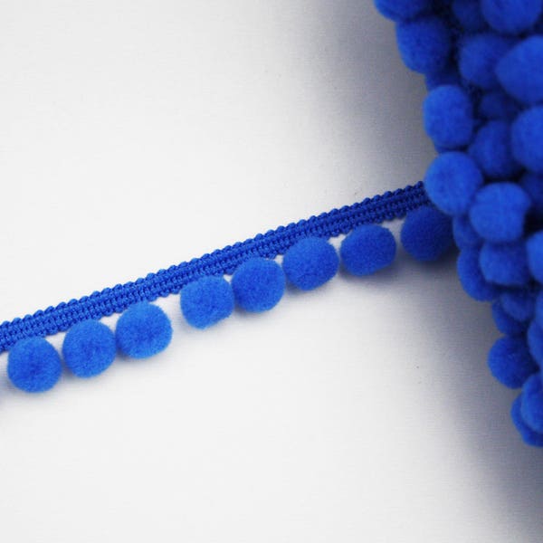 Galon pompons bleu roi 10 mm vendu au mètre