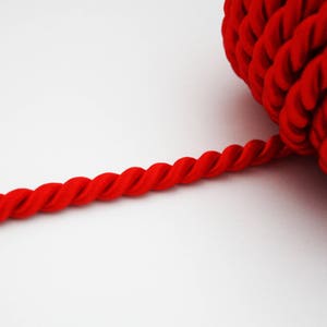Satijn gedraaid koord 7 mm rood per meter