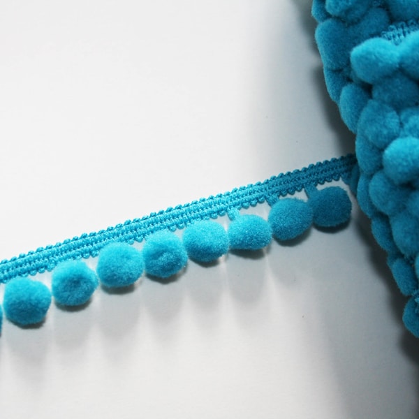 Galon pompons turquoise 10 mm vendu au mètre